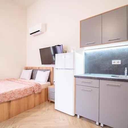 Wow For Rent - Bul Montevideo 25a - B *