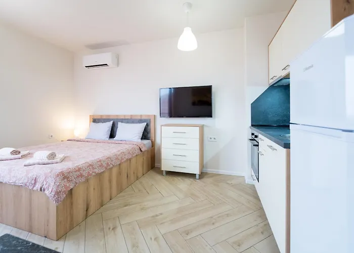 Wow For Rent - Bul Montevideo 25a - B 3* Sofia